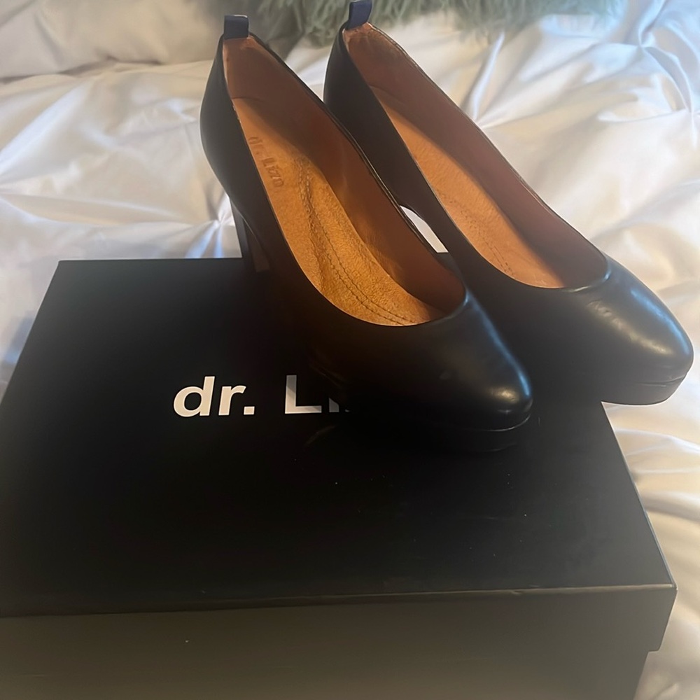 Dr Liza black pumps 3.75 inch very comfortable platform.